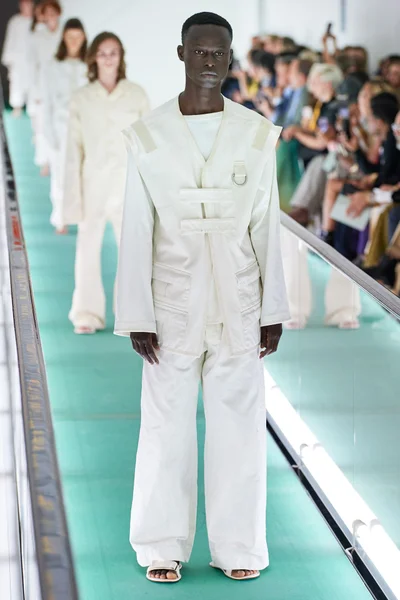Look 94